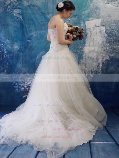 Court Train Ivory Lace-up Tulle Appliques Lace Sweetheart Plus Size Wedding Dress #UKM00022489