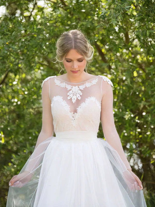 Scoop Neck Tulle Long Sleeve with Appliques Lace Vintage White Wedding Dresses #UKM00021482