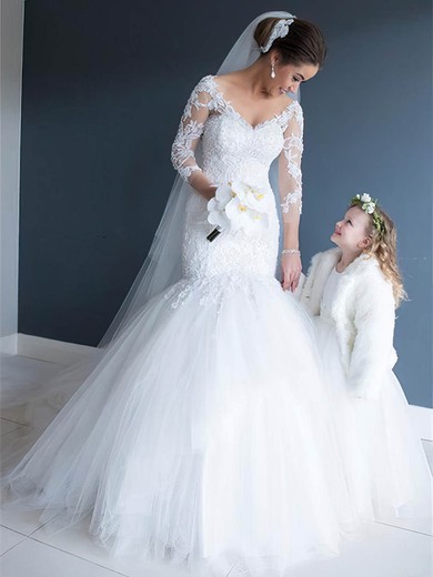 Trumpet/Mermaid V-neck Tulle Court Train Wedding Dresses With Appliques Lace #UKM00022556