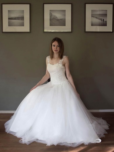 A-line Sweetheart Tulle Appliques Lace Floor-length Discounted Wedding Dresses #UKM00022691