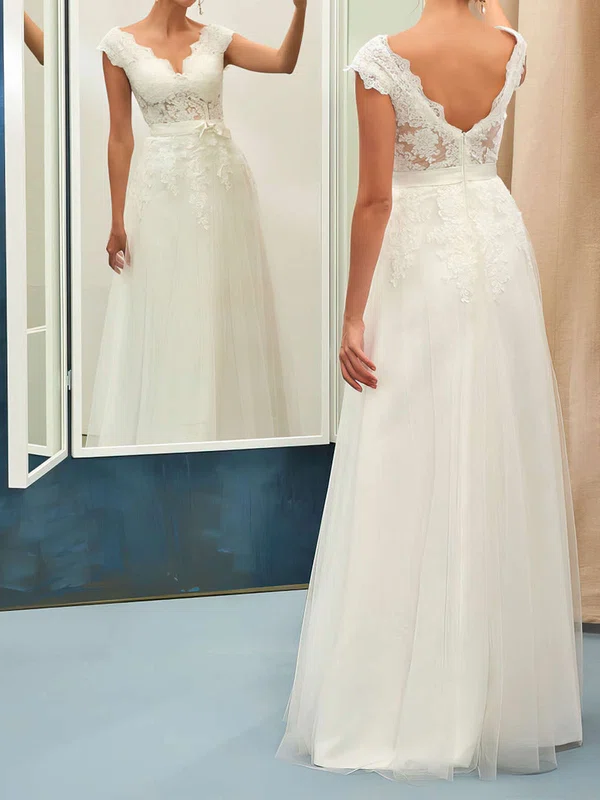 Ball Gown/Princess V-neck Tulle Floor-length Wedding Dresses With Appliques Lace #UKM00022734