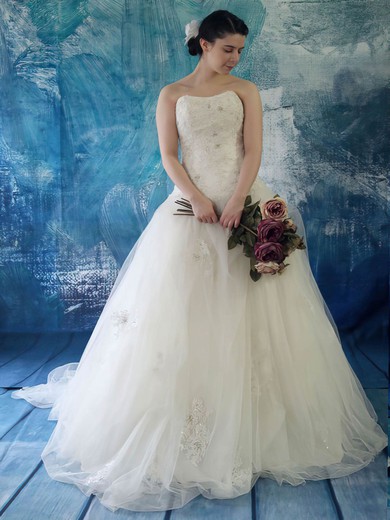 Court Train Ivory Lace-up Tulle Appliques Lace Sweetheart Plus Size Wedding Dress #UKM00022489