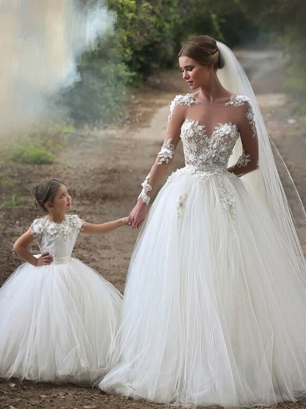 Amazing Ball Gown Scoop Neck Tulle Chapel Train Appliques Lace Long Sleeve Wedding Dress #UKM00022593