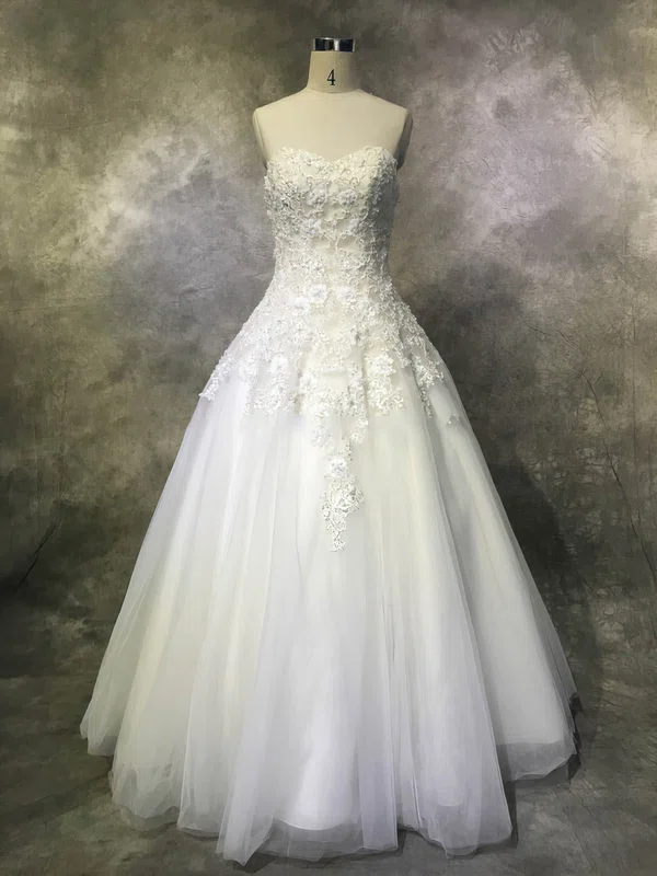 Ball Gown Sweetheart Tulle Floor-length Wedding Dresses With Appliques Lace #UKM00022952