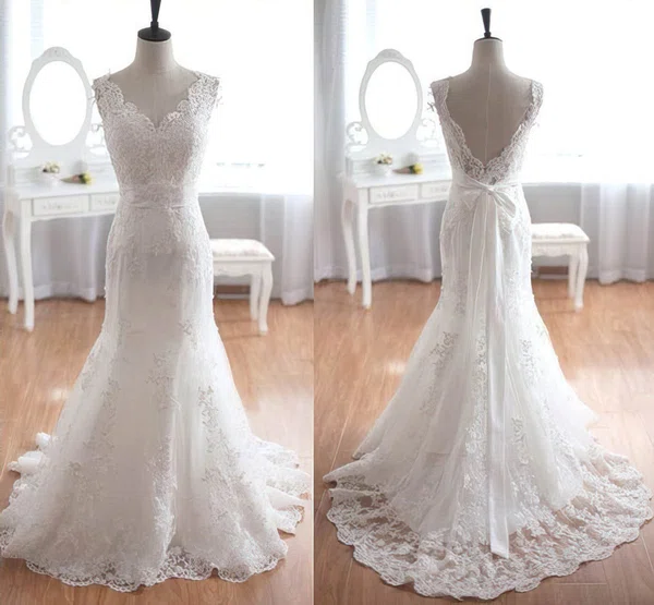 Trumpet/Mermaid V-neck Tulle Sweep Train Wedding Dresses With Appliques Lace #UKM00023013