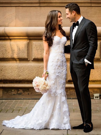 Trumpet/Mermaid Sweetheart Tulle Sweep Train Wedding Dresses With Appliques Lace #UKM00023090