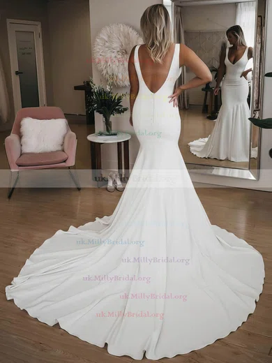 Trumpet mermaid v deals neck wedding dress