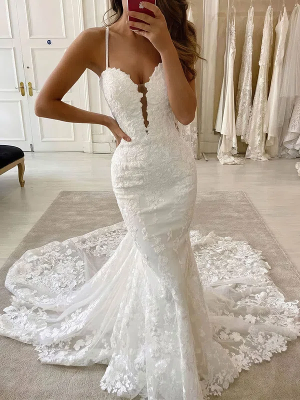 Tulle V-neck Trumpet/Mermaid Court Train Appliques Lace Wedding Dresses #UKM00023570