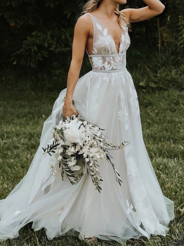 Ball Gown/Princess V-neck Tulle Sweep Train Wedding Dresses With Appliques Lace #UKM00023494