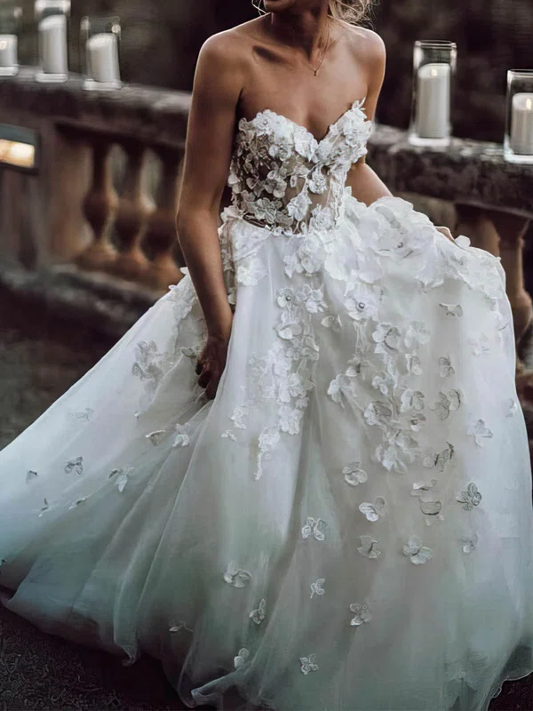 Ball Gown/Princess Sweetheart Tulle Sweep Train Wedding Dresses With Appliques Lace #UKM00023507