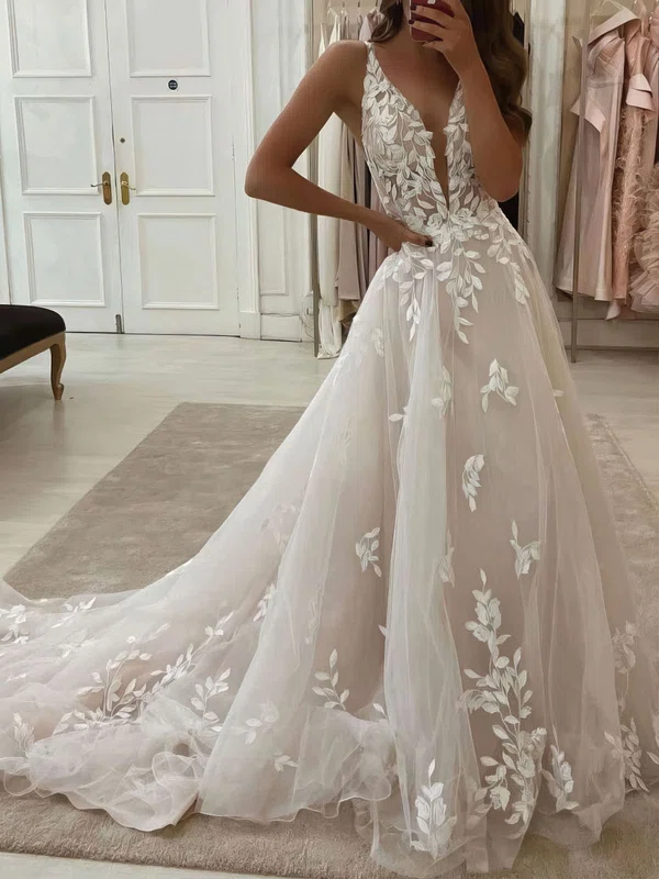 Ball Gown/Princess V-neck Tulle Sweep Train Wedding Dresses With Appliques Lace #UKM00023608