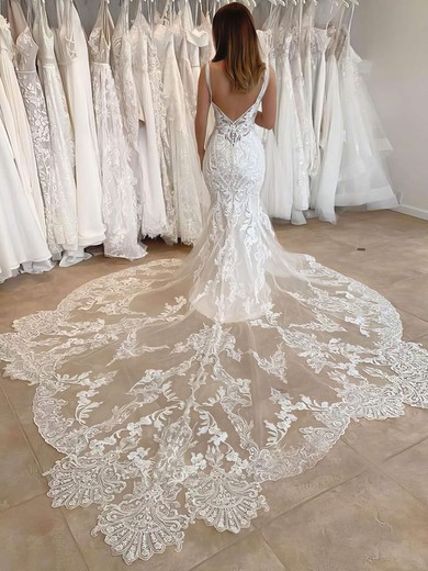 Trumpet/Mermaid V-neck Tulle Court Train Wedding Dresses With Appliques Lace #UKM00023670