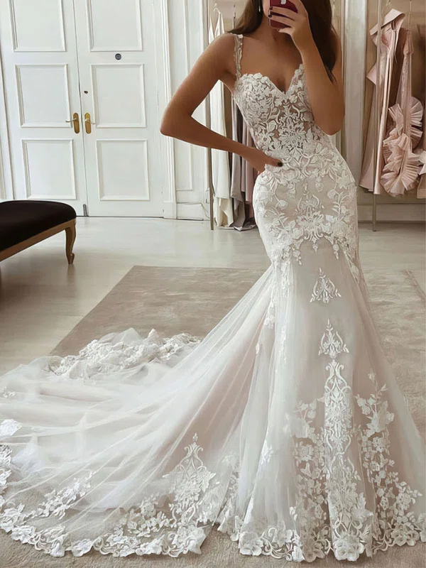 Tulle V-neck Trumpet/Mermaid Court Train Appliques Lace Wedding Dresses #UKM00023813