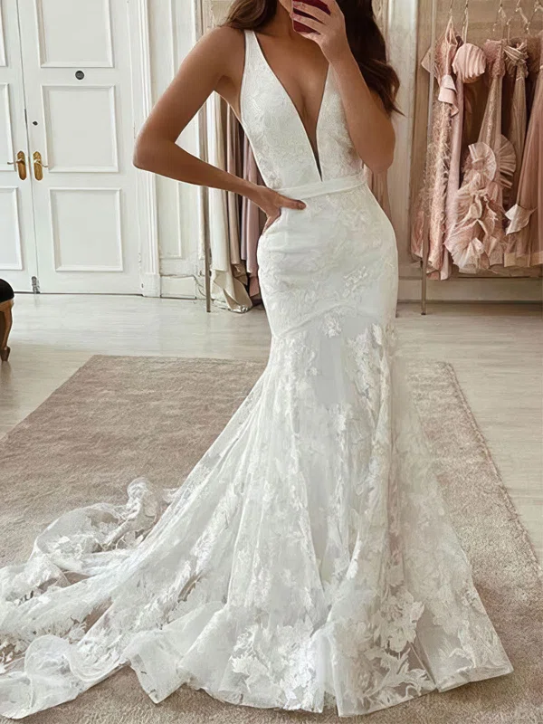 Tulle V-neck Trumpet/Mermaid Sweep Train Appliques Lace Wedding Dresses #UKM00023953