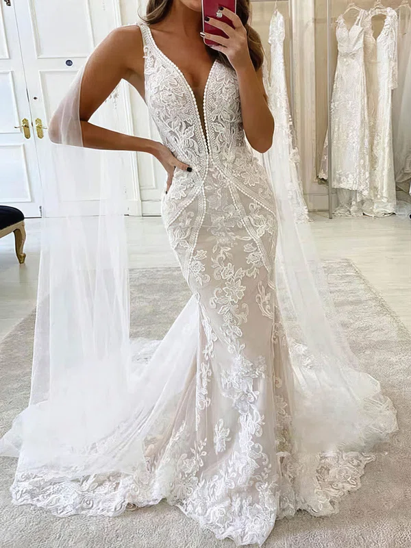 Tulle V-neck Trumpet/Mermaid Sweep Train Appliques Lace Wedding Dresses #UKM00023967