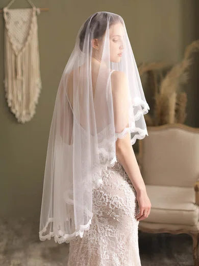 Fingertip Bridal Veils One-tier Lace Applique Edge Lace Classic #UKM03010262