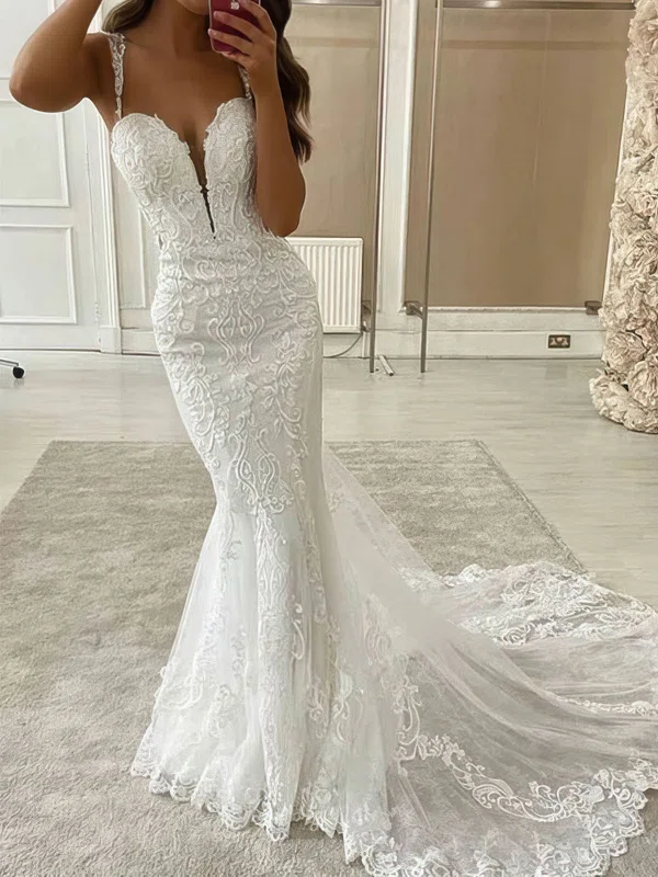 Tulle V-neck Trumpet/Mermaid Sweep Train Appliques Lace Wedding Dresses #UKM00024154