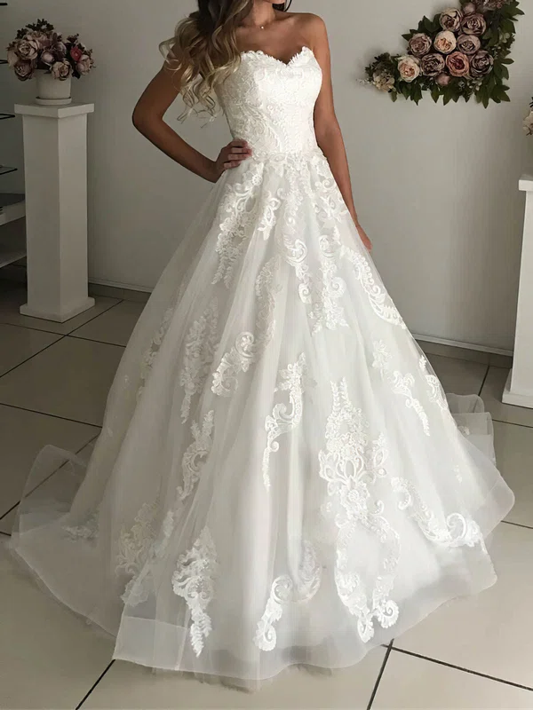 Ball Gown/Princess Sweetheart Tulle Sweep Train Wedding Dresses With Appliques Lace #UKM00024210