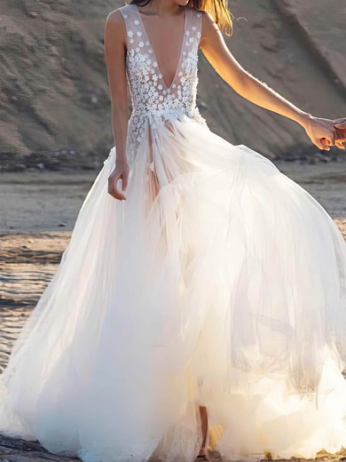 Ball Gown/Princess V-neck Tulle Sweep Train Wedding Dresses With Appliques Lace #UKM00024261