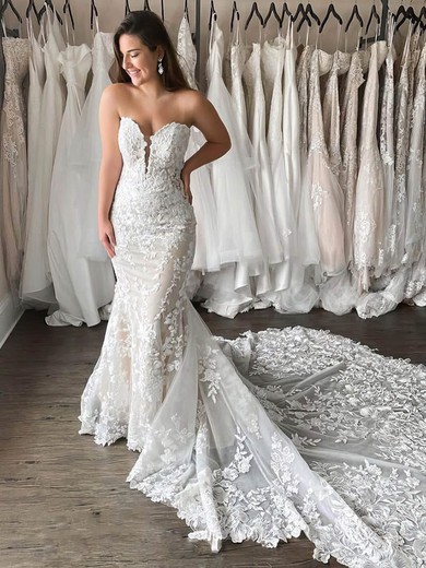 Trumpet/Mermaid V-neck Tulle Court Train Wedding Dresses With Appliques Lace #UKM00024277