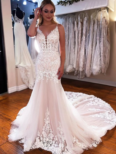 Trumpet/Mermaid V-neck Tulle Court Train Wedding Dresses With Appliques Lace #UKM00024402