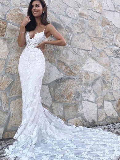 Trumpet/Mermaid V-neck Tulle Court Train Wedding Dresses With Appliques Lace #UKM00024512