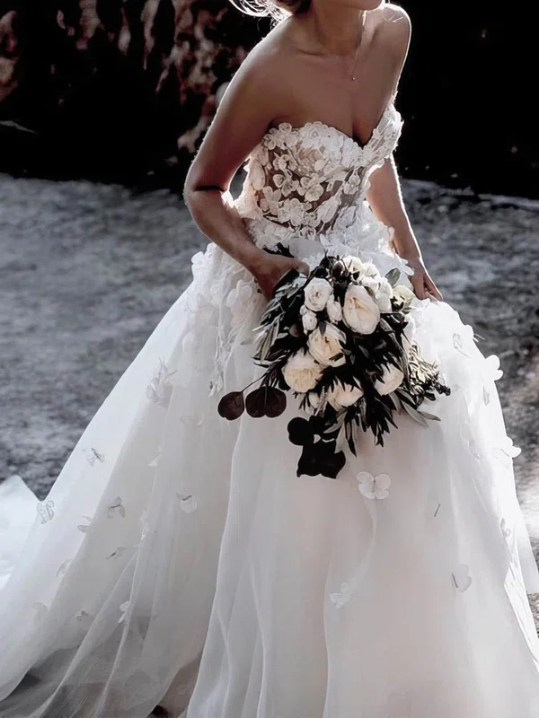 Ball Gown/Princess Sweetheart Tulle Sweep Train Wedding Dresses With Flower(s) #UKM00024592