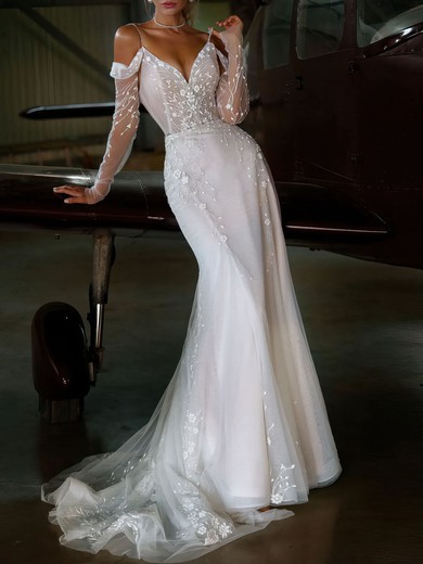 Trumpet/Mermaid V-neck Tulle Court Train Wedding Dress With Appliques Lace #UKM00027364