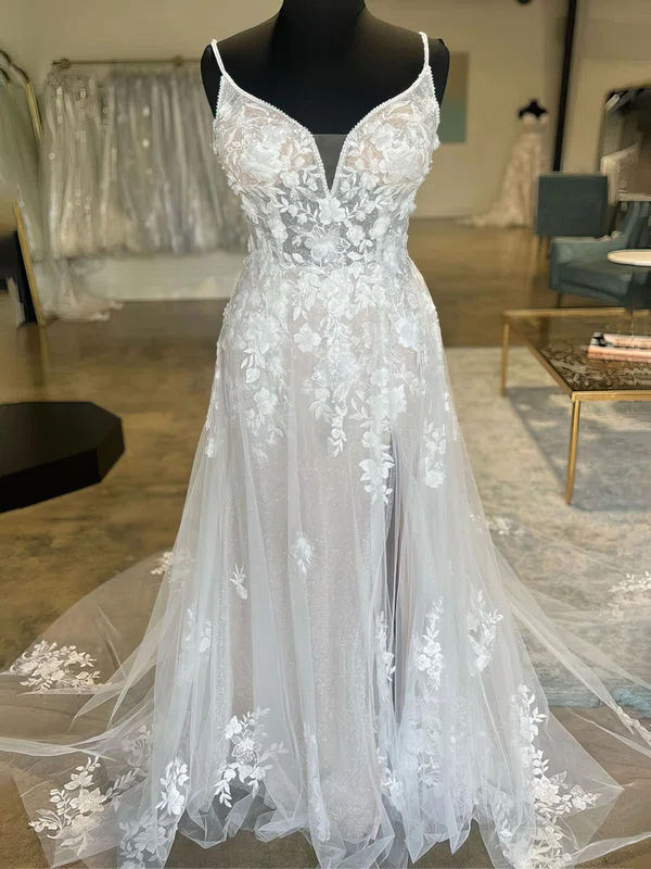 Ball Gown/Princess V-neck Tulle Court Train Wedding Dress With Appliques Lace #UKM00027852