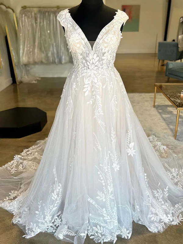 Ball Gown/Princess V-neck Tulle Court Train Wedding Dress With Appliques Lace #UKM00027853
