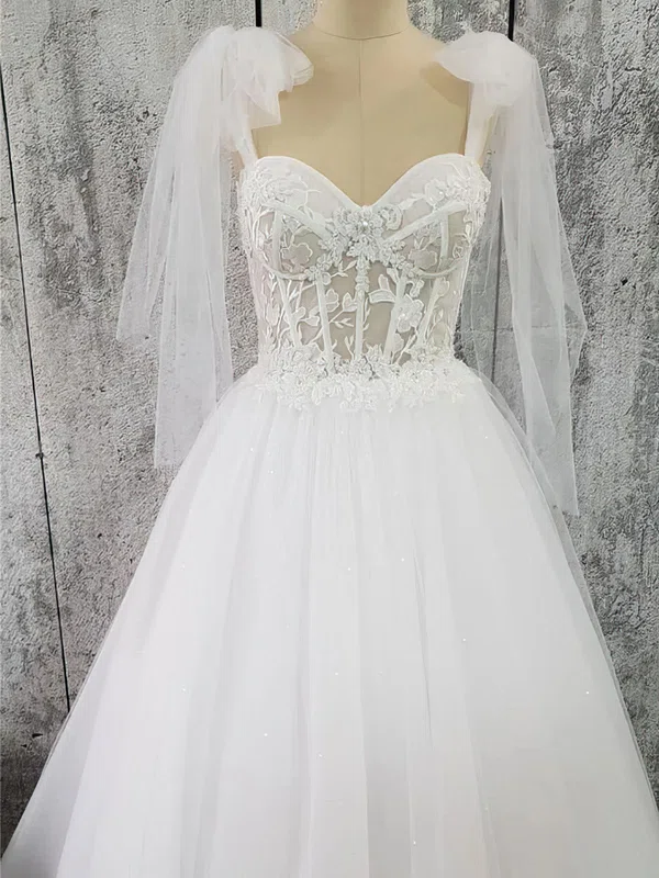Ball Gown/Princess Sweetheart Tulle Floor-length Wedding Dress With Appliques Lace #UKM00028098
