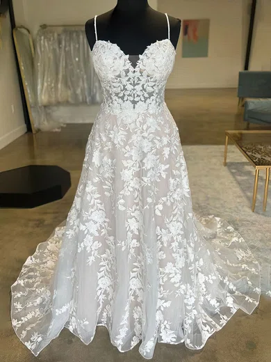 Ball Gown/Princess V-neck Glitter Tulle Sweep Train Wedding Dress With Appliques Lace #UKM00027907