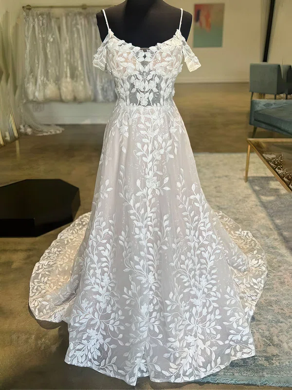 Ball Gown/Princess Scoop Neck Glitter Tulle Court Train Wedding Dress With Appliques Lace #UKM00027913