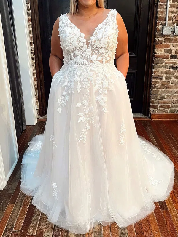 Ball Gown/Princess V-neck Tulle Court Train Wedding Dress With Appliques Lace #UKM00027966