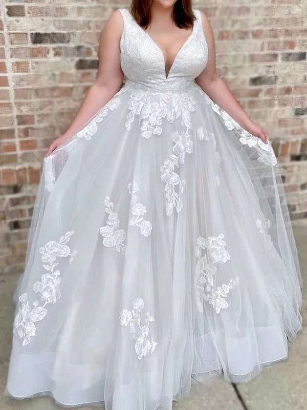 Ball Gown/Princess V-neck Tulle Sweep Train Wedding Dress With Appliques Lace #UKM00027974