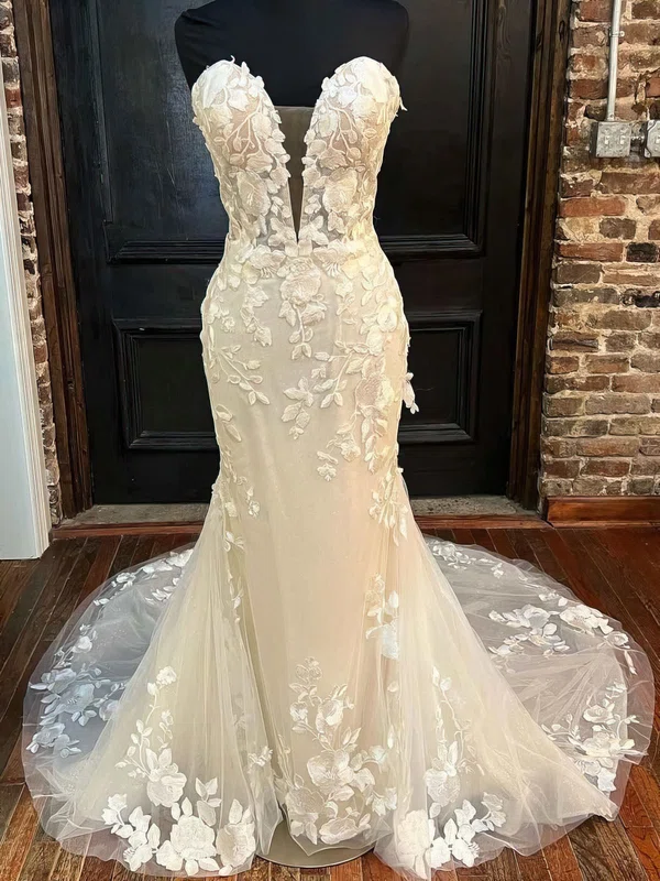 Trumpet/Mermaid V-neck Tulle Court Train Wedding Dress With Appliques Lace #UKM00027977