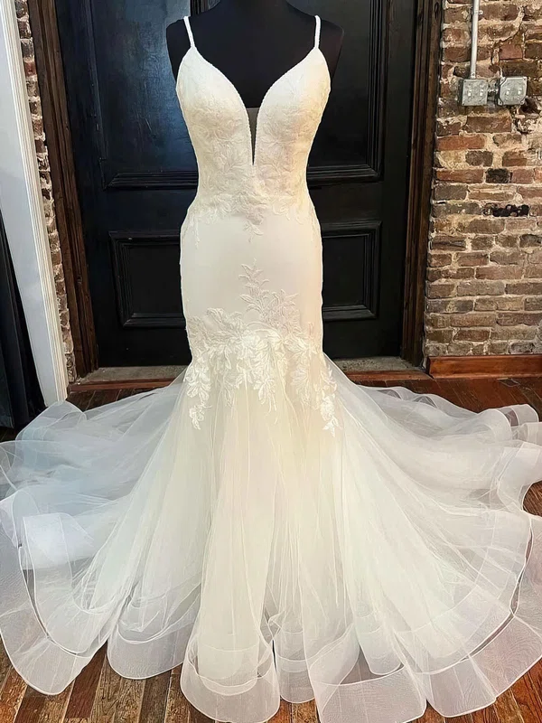 Trumpet/Mermaid V-neck Tulle Court Train Wedding Dress With Appliques Lace #UKM00027981