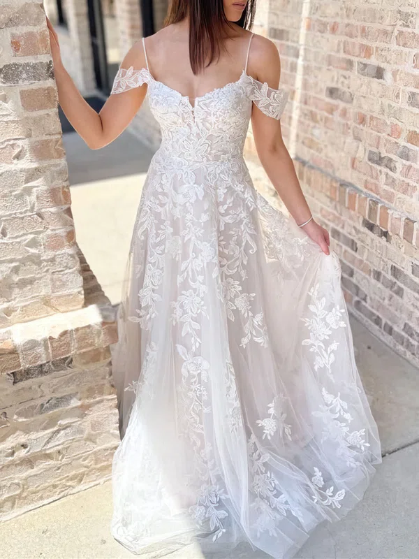 Ball Gown/Princess V-neck Tulle Court Train Wedding Dress With Appliques Lace #UKM00028006