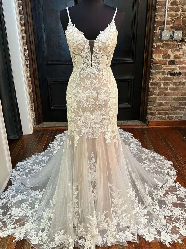 Trumpet/Mermaid V-neck Tulle Court Train Wedding Dress With Appliques Lace #UKM00028011