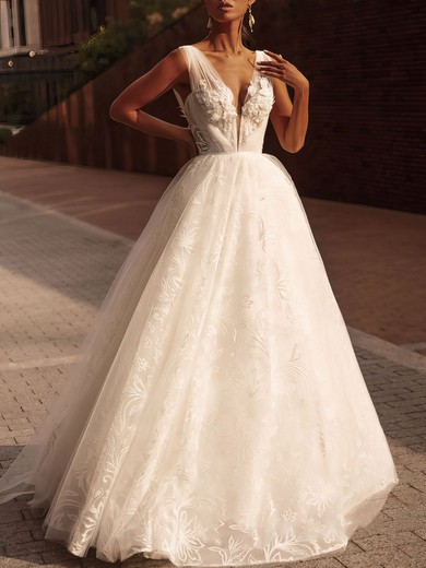 Ball Gown/Princess V-neck Tulle Chapel Train Wedding Dress With Appliques Lace #UKM00027111