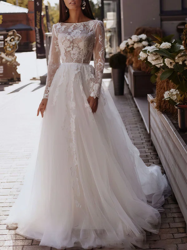 Ball Gown/Princess Scoop Neck Lace Tulle Court Train Wedding Dress With Appliques Lace #UKM00027152