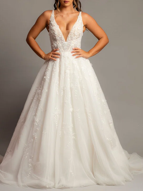 Ball Gown/Princess V-neck Tulle Court Train Wedding Dress With Appliques Lace #UKM00028151