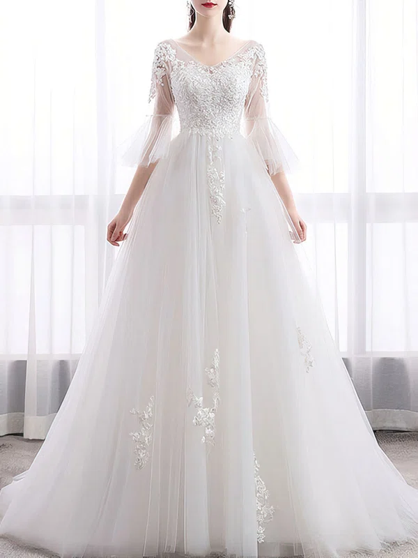 Ball Gown/Princess V-neck Tulle Court Train Wedding Dress With Appliques Lace #UKM00028208