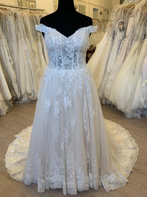 Ball Gown/Princess Off-the-shoulder Tulle Sweep Train Wedding Dress With Appliques Lace #UKM00028338