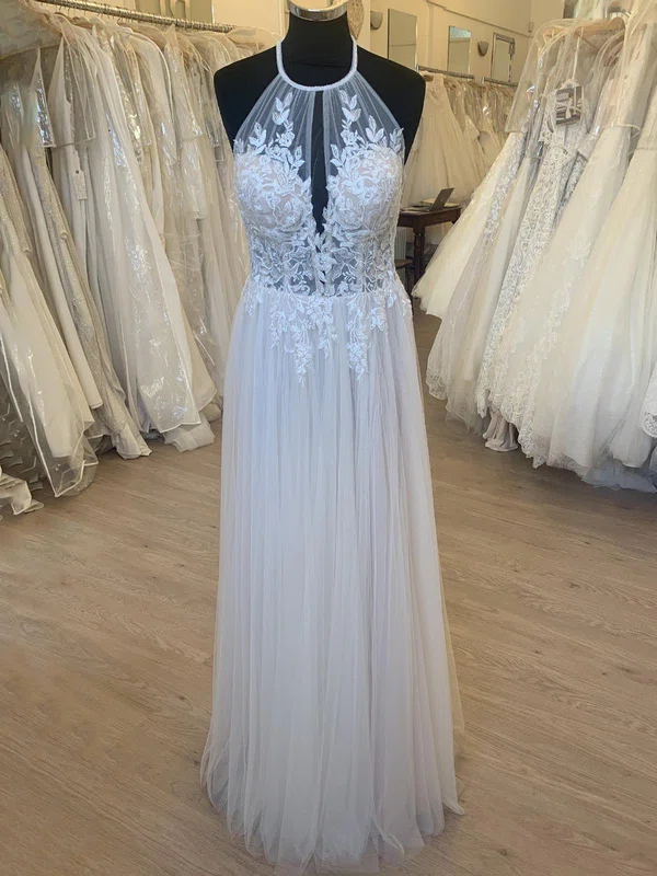 A-line Scoop Neck Tulle Floor-length Wedding Dress With Appliques Lace #UKM00028343