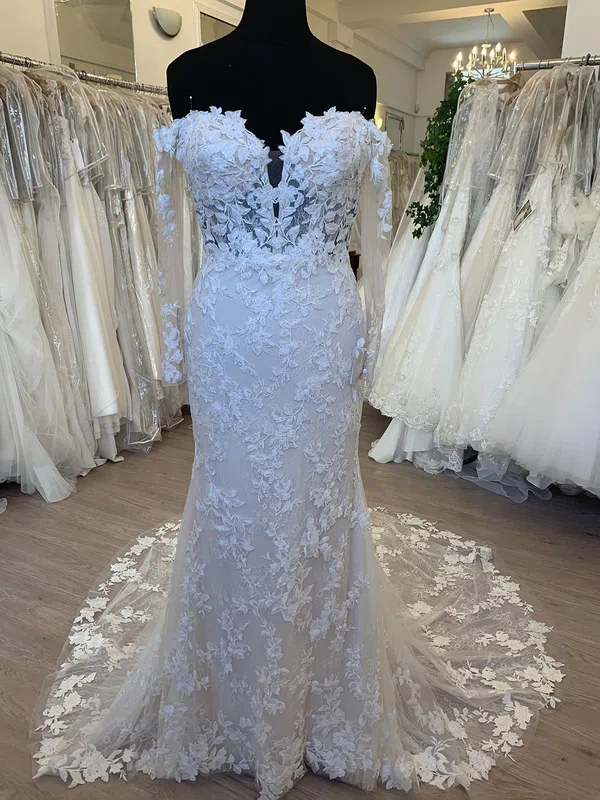 Sheath/Column Off-the-shoulder Tulle Lace Court Train Wedding Dress With Appliques Lace #UKM00028348