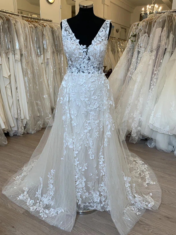 Ball Gown/Princess V-neck Glitter Court Train Wedding Dress With Appliques Lace #UKM00028350