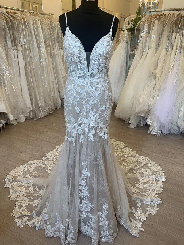 Trumpet/Mermaid V-neck Tulle Court Train Wedding Dress With Appliques Lace #UKM00028374