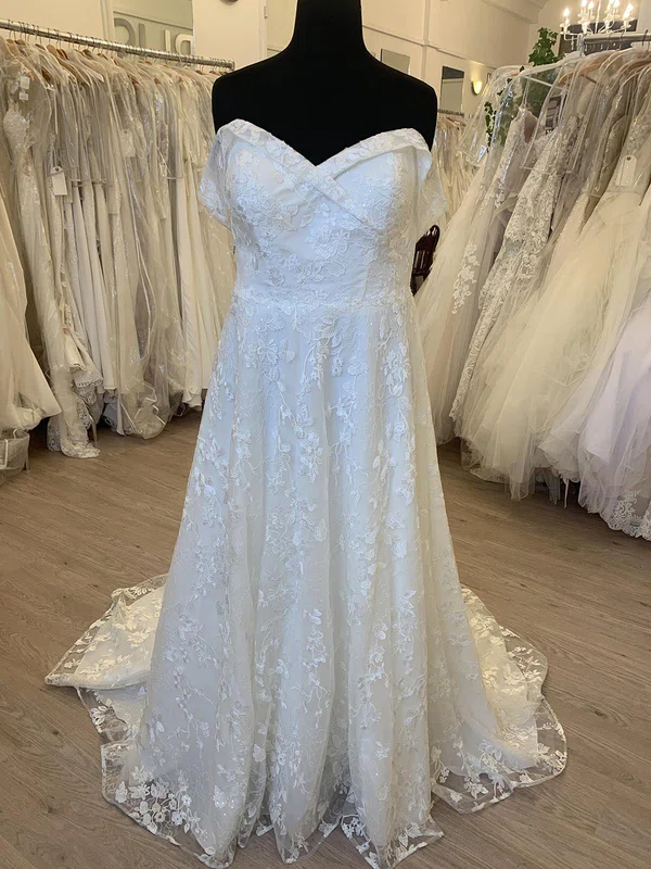 Ball Gown/Princess Off-the-shoulder Tulle Lace Sweep Train Wedding Dress With Appliques Lace #UKM00028423