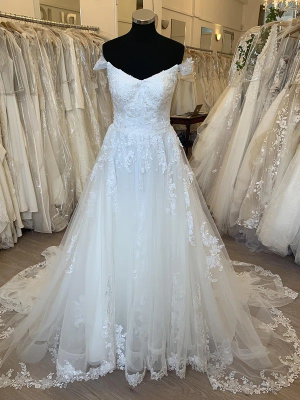 Ball Gown/Princess Off-the-shoulder Tulle Court Train Wedding Dress With Appliques Lace #UKM00028429